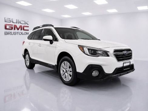 Used 2018 Subaru Outback 2.5i Premium AWD/4WD image 3
