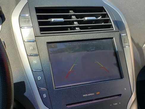 Used 2013 Lincoln MKZ FWD image 24