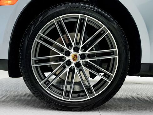 Certified 2026 Porsche Macan AWD/4WD image 32