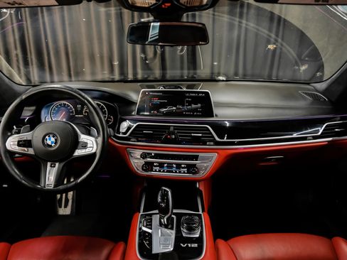 Used 2018 BMW M760i xDrive AWD/4WD image 17