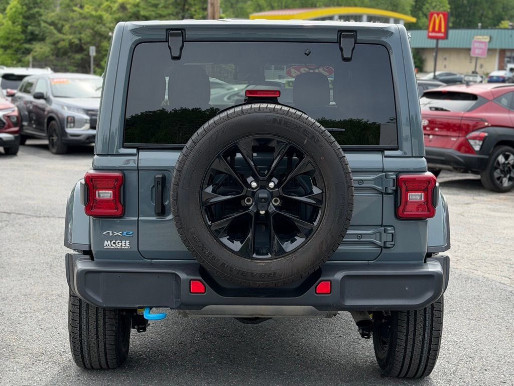 Used 2024 Jeep Wrangler Unlimited Sahara AWD/4WD image 4