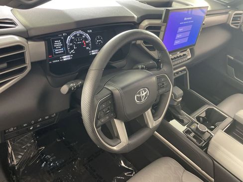 Used 2025 Toyota Tundra Limited AWD/4WD image 12