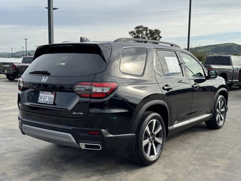 Used 2023 Honda Pilot Elite image 6