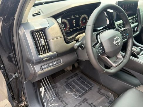 Used 2026 Nissan Pathfinder SL FWD image 32