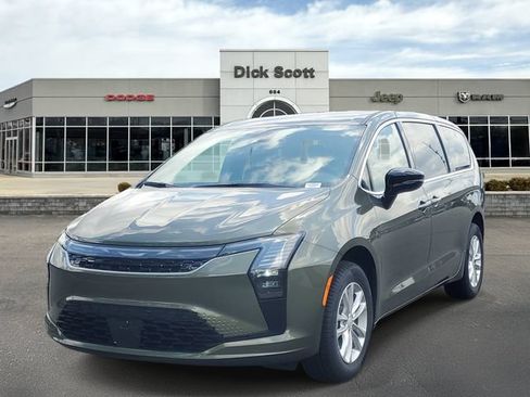 New 2027 Chrysler Pacifica Select AWD/4WD image 2