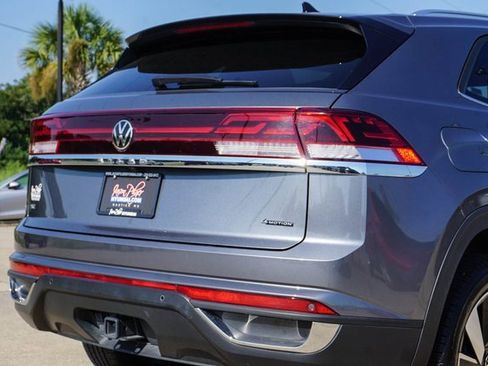 Used 2024 Volkswagen Atlas Cross Sport SE image 5