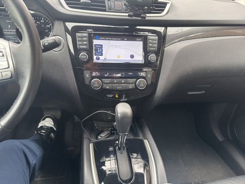 Used 2016 Nissan Rogue SL w/ SL Premium Package image 13