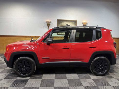 Used 2018 Jeep Renegade Trailhawk image 2