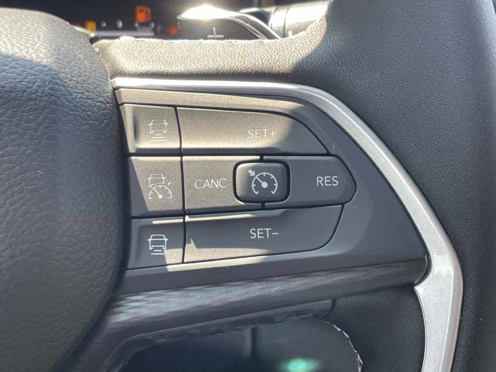 New 2027 Jeep Grand Cherokee Laredo AWD/4WD image 31
