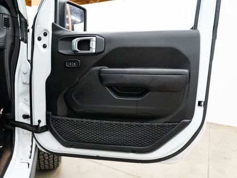 Used 2024 Jeep Wrangler Unlimited Rubicon 4xe AWD/4WD image 29