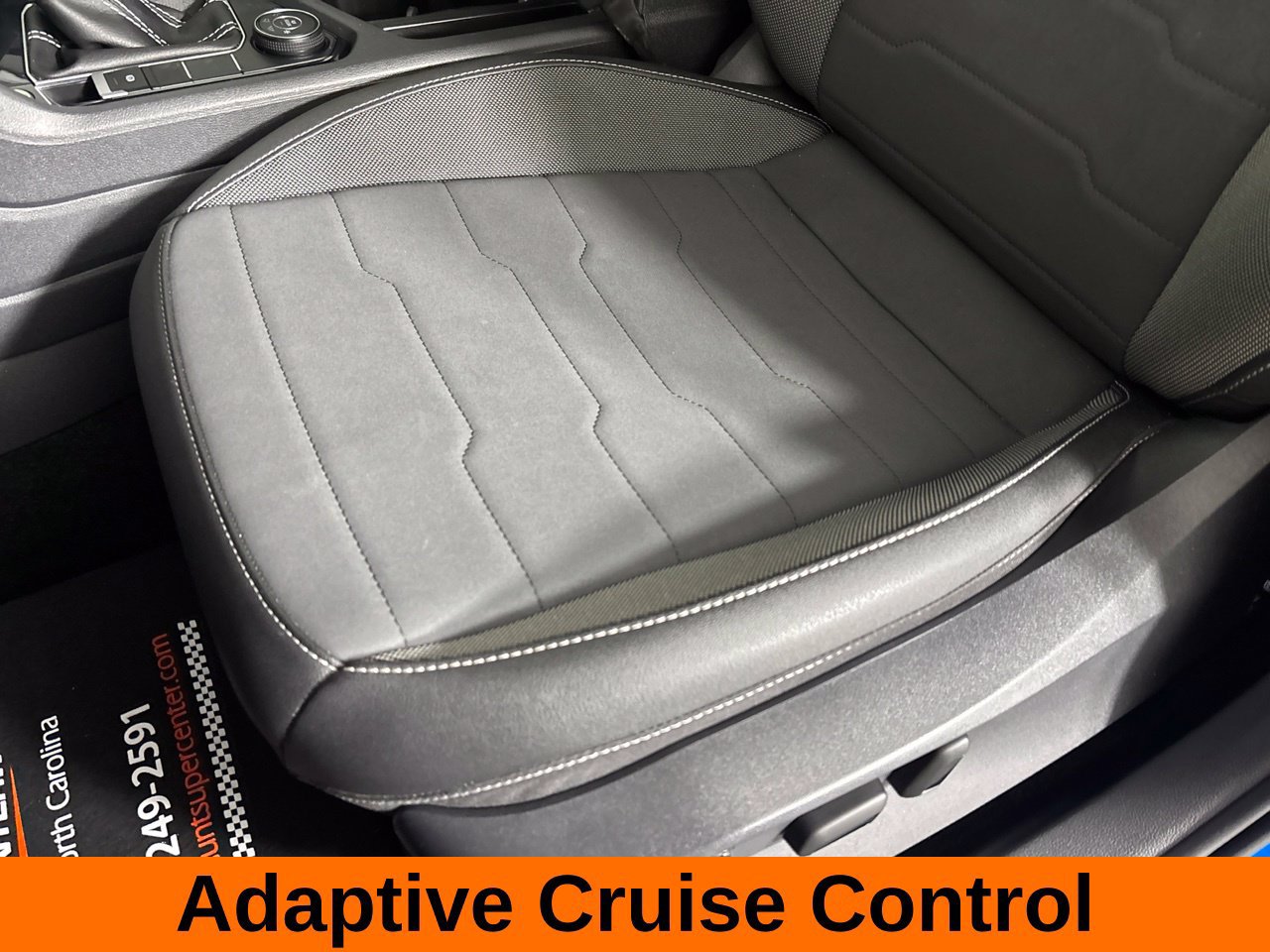 Used 2025 Volkswagen Taos SE AWD/4WD image 14