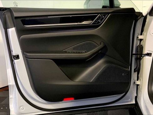 New 2025 Porsche Macan Electric image 83