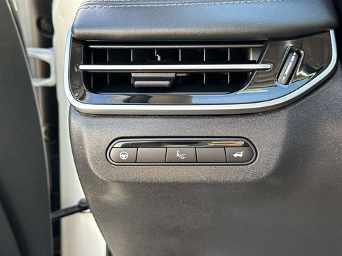 Used 2025 INFINITI QX60 Sensory w/ Vision Package AWD/4WD image 16