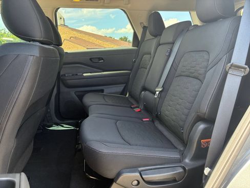 Used 2025 Nissan Pathfinder SV FWD image 23