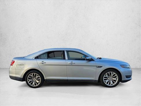 Used 2017 Ford Taurus Limited image 4