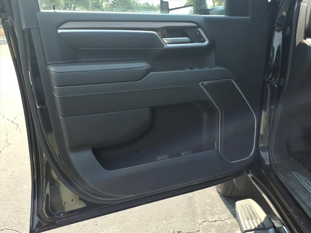 Used 2025 Chevrolet Silverado 2500 LT w/ Convenience Package AWD/4WD image 18
