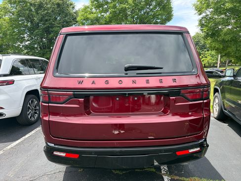 Certified 2024 Jeep Wagoneer L Series II w/ Convenience Group I AWD/4WD image 5