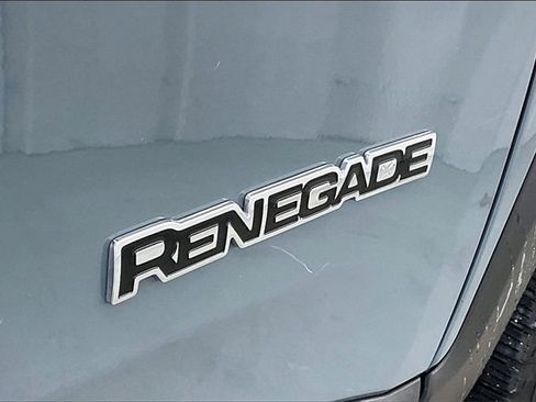 Used 2017 Jeep Renegade Limited image 9