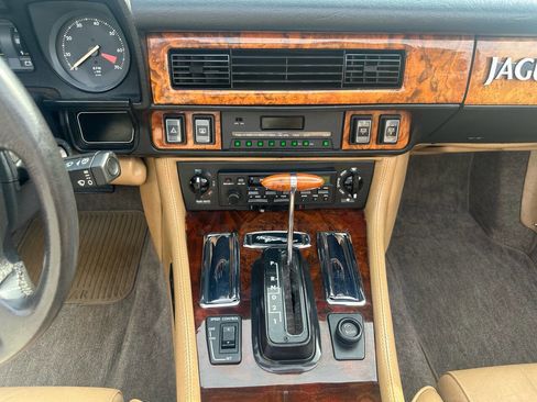 Used 1990 Jaguar XJS V12 Convertible image 16