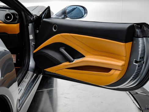 Used 2016 Ferrari California T image 80