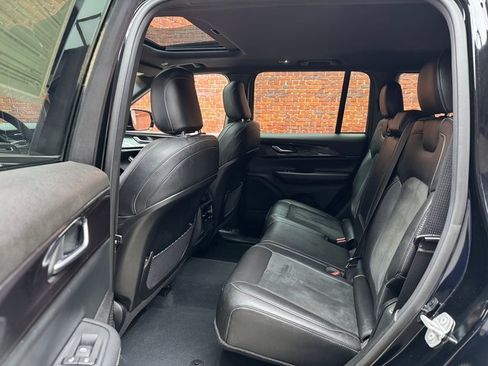 Used 2023 Jeep Grand Cherokee Altitude image 23