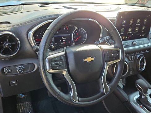 Used 2025 Chevrolet Blazer LT FWD image 11