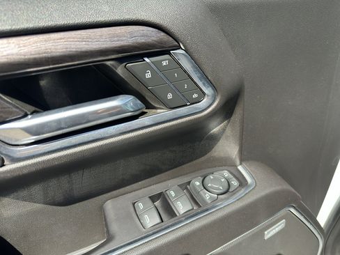 Used 2022 Chevrolet Silverado 1500 LTZ AWD/4WD image 39