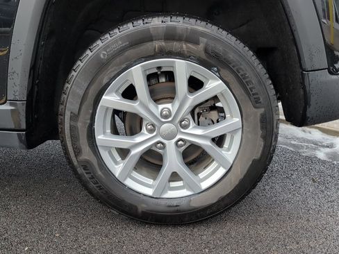 Used 2023 Jeep Grand Cherokee Limited w/ Luxury Tech Group II image 10