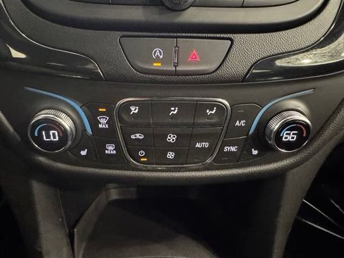 Used 2022 Chevrolet Equinox RS w/ RS Leather Package AWD/4WD image 19