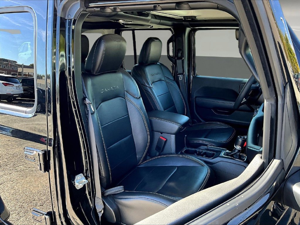 Used 2023 Jeep Wrangler Unlimited Sahara AWD/4WD image 30