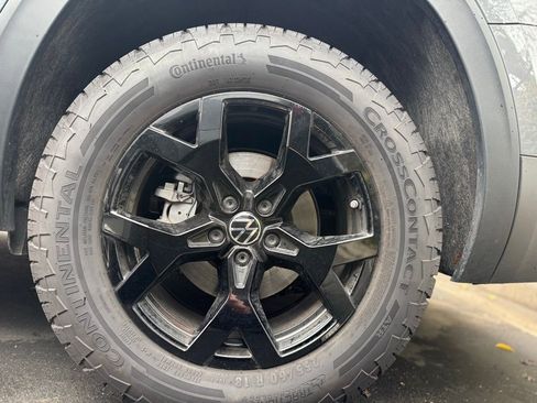 Certified 2025 Volkswagen Atlas Peak Edition SE image 7