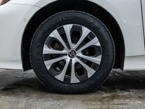 Used 2020 Toyota Prius LE image 8