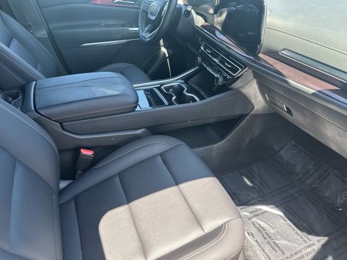 Used 2024 Chevrolet Traverse Z71 AWD/4WD image 11