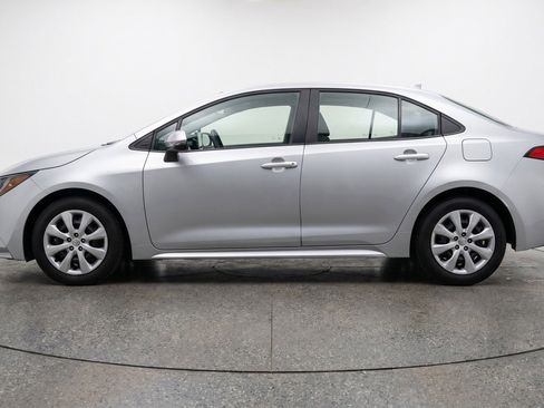 Used 2025 Toyota Corolla LE FWD image 5