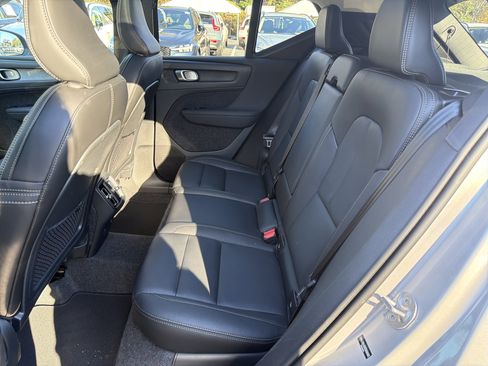 Certified 2025 Volvo XC40 B5 Core image 32