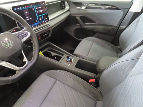 New 2026 Volkswagen Tiguan SE AWD/4WD image 21
