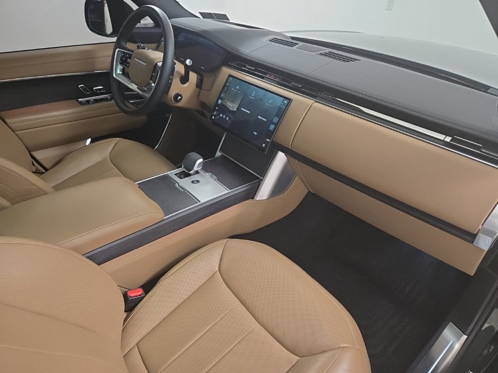 Certified 2025 Land Rover Range Rover SE AWD/4WD image 26