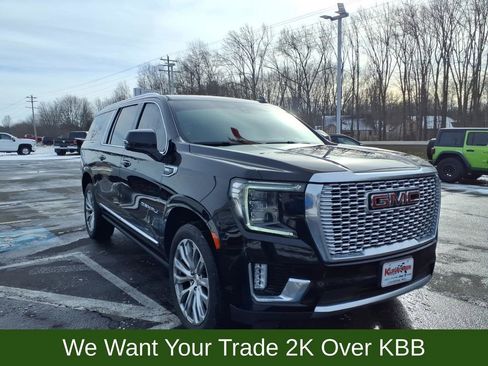 Used 2022 GMC Yukon XL Denali w/ Denali Premium Package image 4