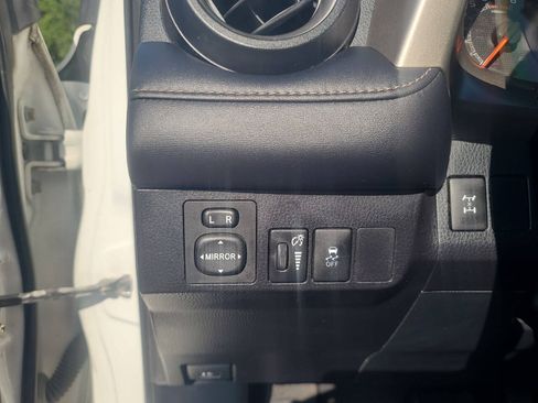Used 2015 Toyota RAV4 XLE AWD/4WD image 21