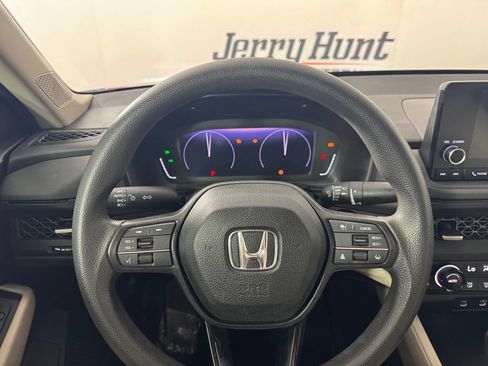 Used 2023 Honda Accord EX image 13
