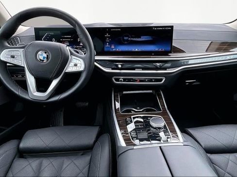 Used 2026 BMW X7 xDrive40i AWD/4WD image 15