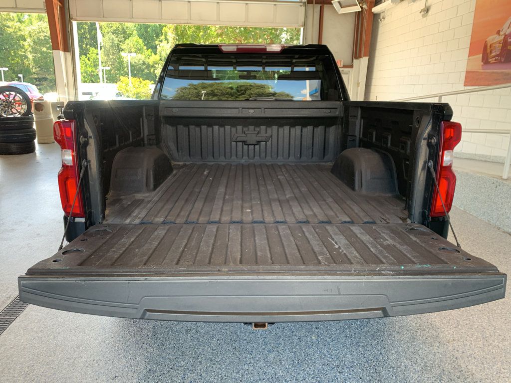 Used 2022 Chevrolet Silverado 1500 RST w/ LPO, Blackout Package AWD/4WD image 9