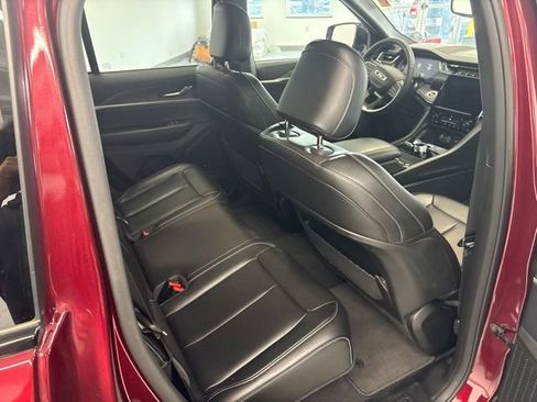 Used 2024 Jeep Grand Cherokee Limited AWD/4WD image 29