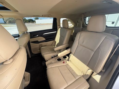 Used 2016 Toyota Highlander XLE FWD image 38