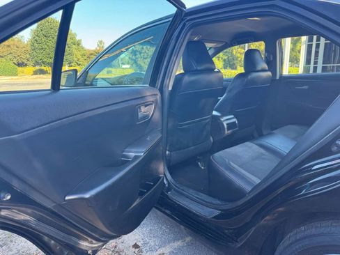 Used 2016 Toyota Camry SE FWD image 12