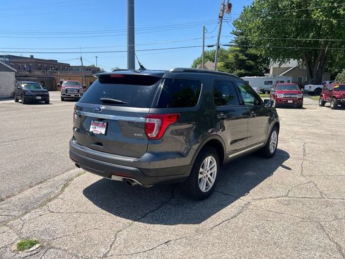 Used 2018 Ford Explorer XLT w/ Equipment Group 202A AWD/4WD image 6