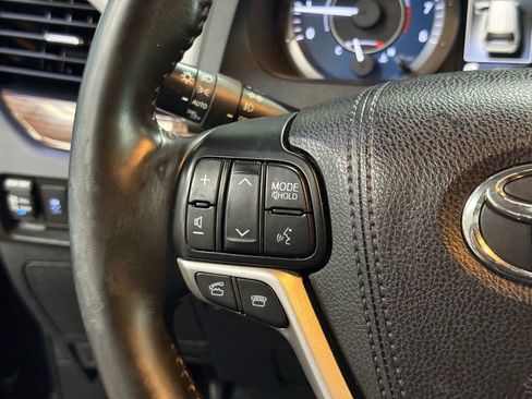 Used 2017 Toyota Sienna Limited Premium image 30