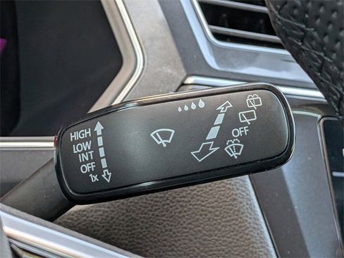 Certified 2022 Volkswagen Tiguan SE R-Line image 28