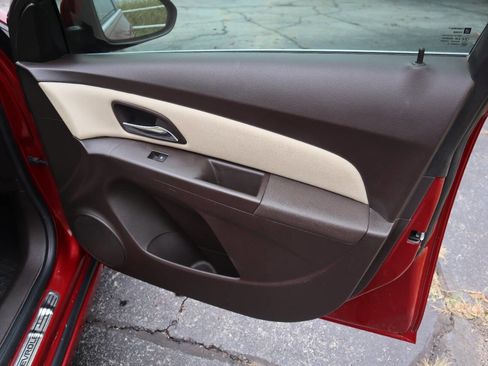 Used 2014 Chevrolet Cruze Diesel w/ Enhanced Safety Package image 25