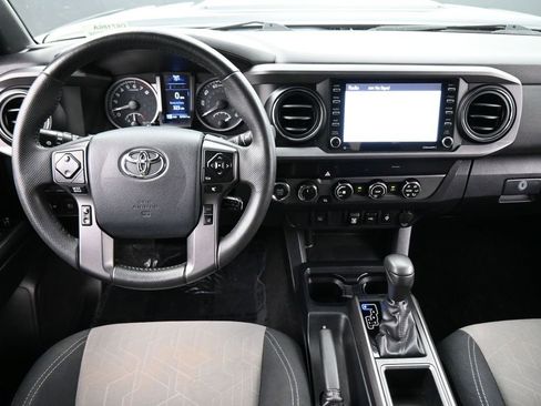 Used 2020 Toyota Tacoma TRD Sport AWD/4WD image 5